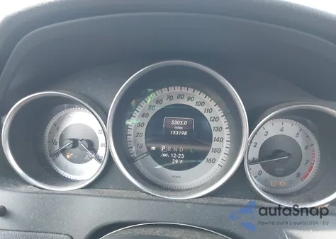 2013 Mercedes-Benz C 350 Sport z USA, uszkodzony, nr VIN WDDGF5HB0DR255531